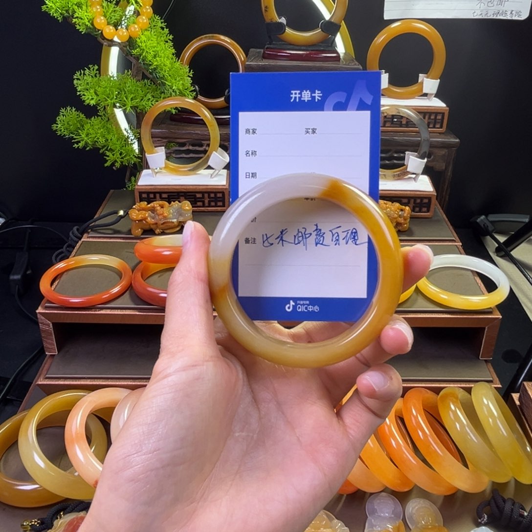 未镶嵌手镯石英质玉