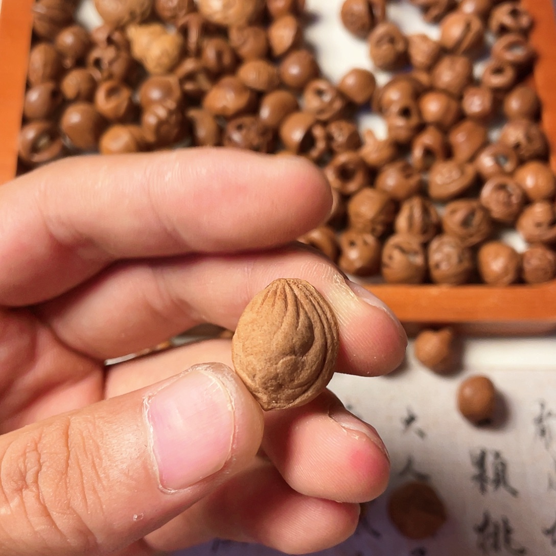 桃核雕刻平安扣无事牌斧头宝剑钥匙挂件镂空花鸟桃篮铃铛葫芦花生