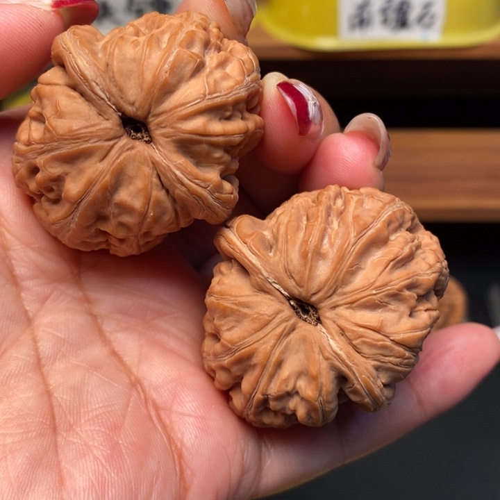这***哥文玩核桃吊坠45全品元宝