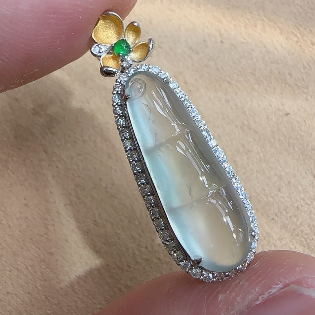 翡翠颈饰18K金镶嵌天然翡翠