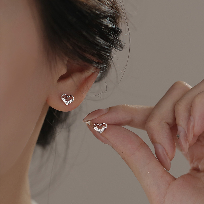 铜合金耳饰 爱心耳钉女简约轻奢百搭高级感耳环气质耳饰E1722