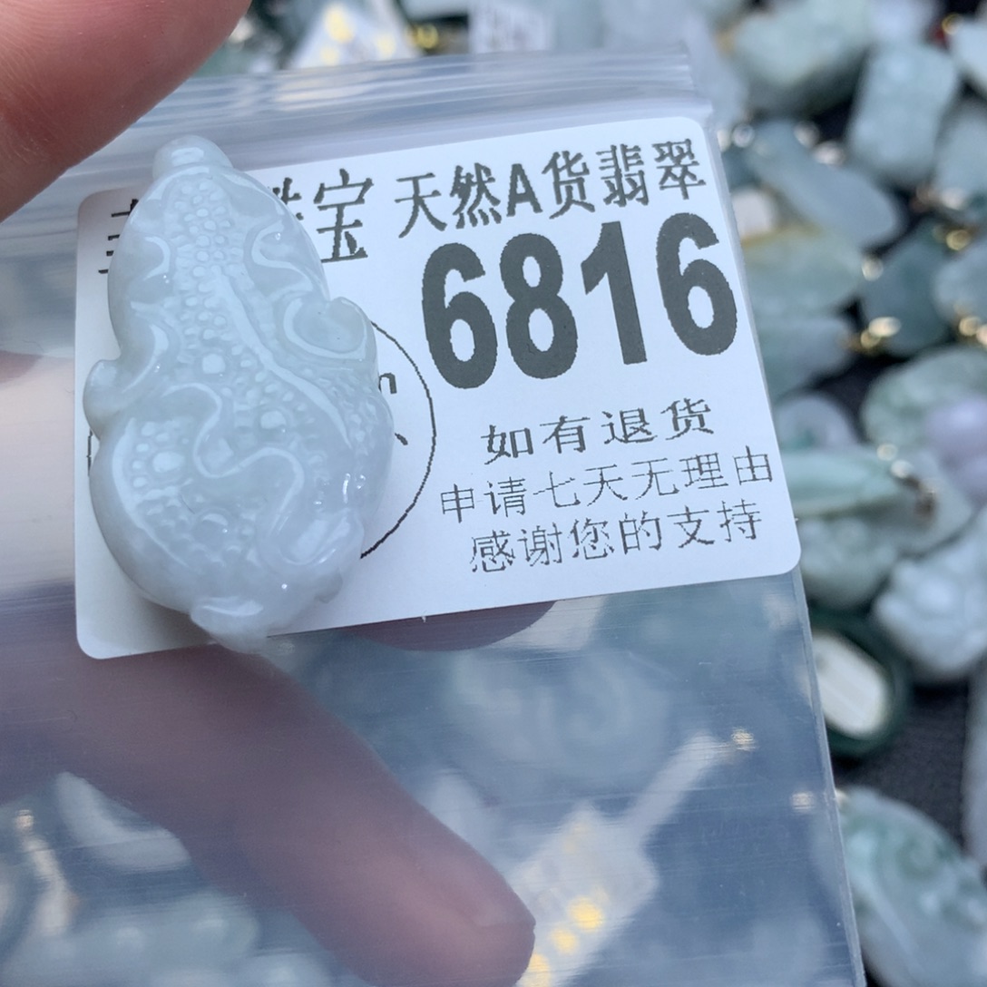 翡翠颈饰未镶嵌6816。