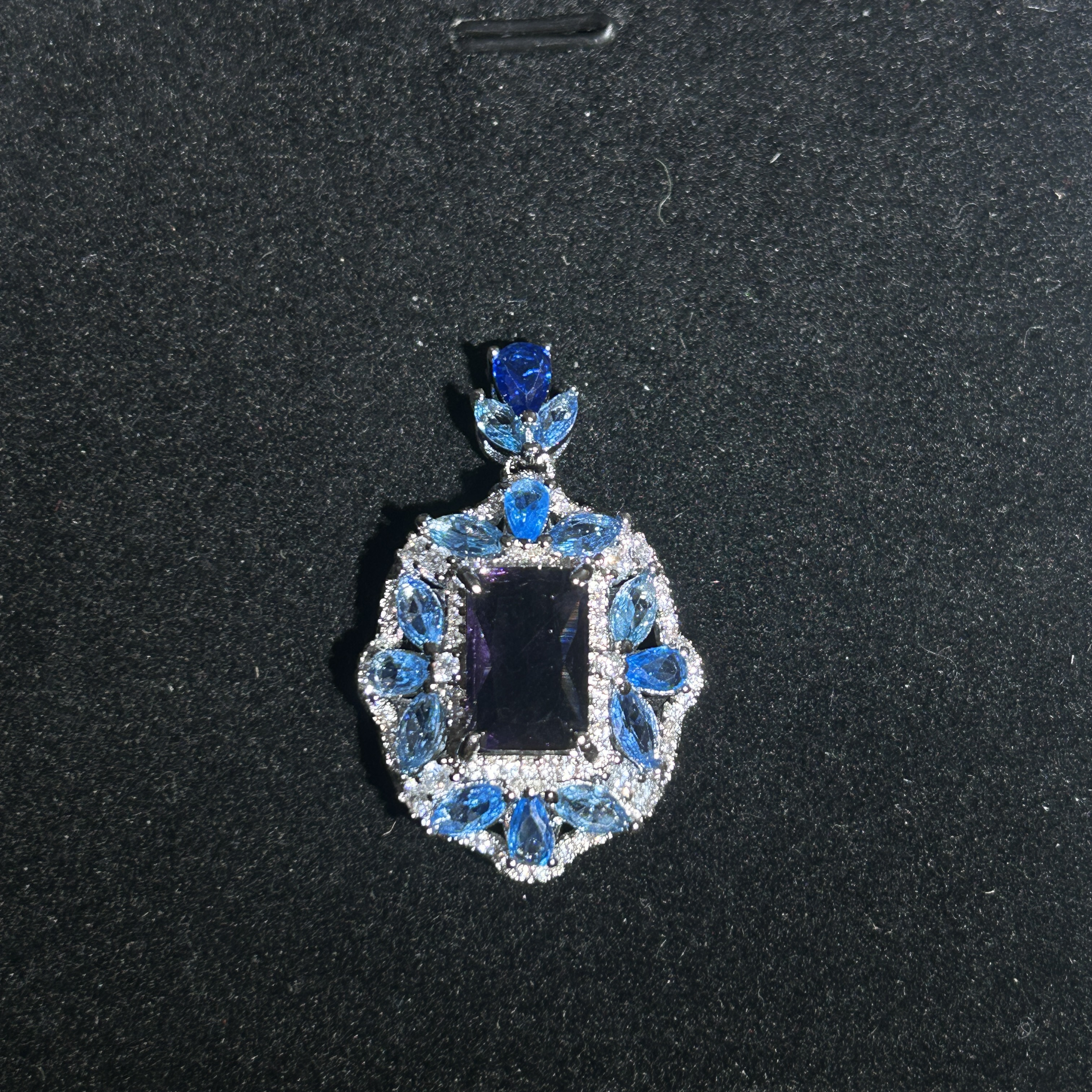   收藏级【高级定制】 轻奢时尚设计吊坠Z8007