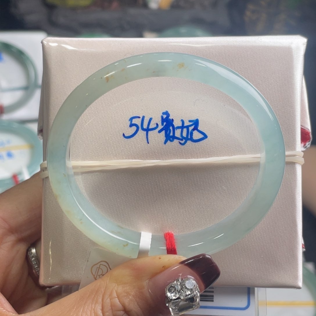 翡翠手镯未镶嵌翡翠手镯