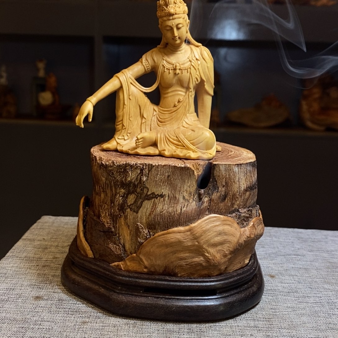 Y***丶荔枝木香炉底座自在观音摆件