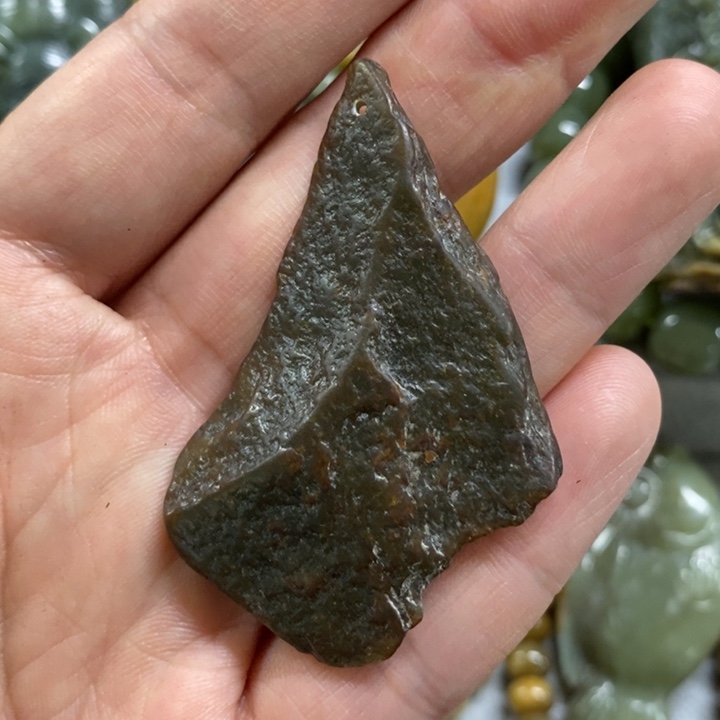 未镶嵌岫岩河磨玉（透闪石质玉）挂件