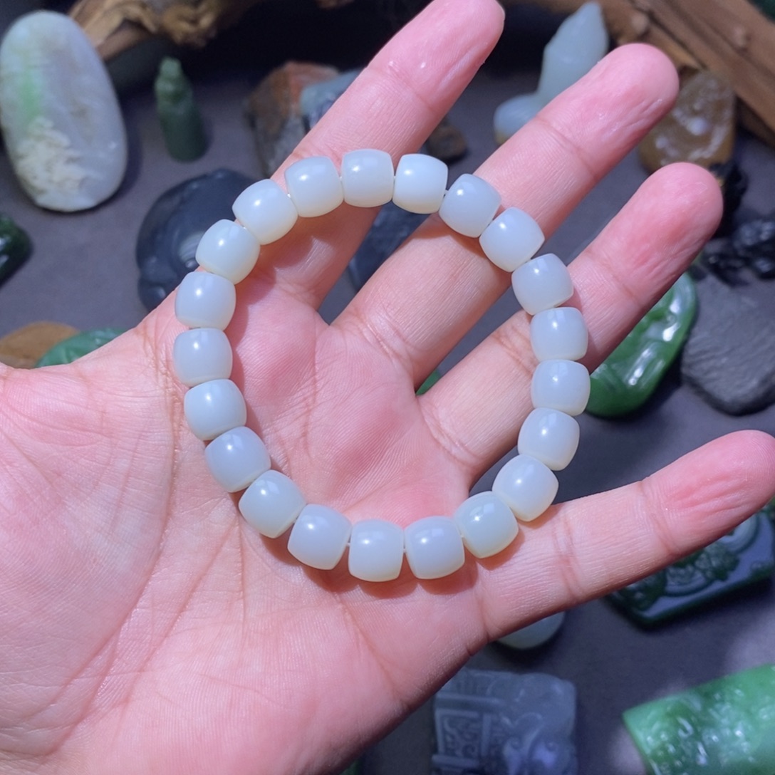 脱***马和田玉未镶嵌颈饰