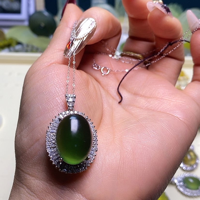 【闪购商品】蛇纹石玉颈饰未镶嵌虚**愚