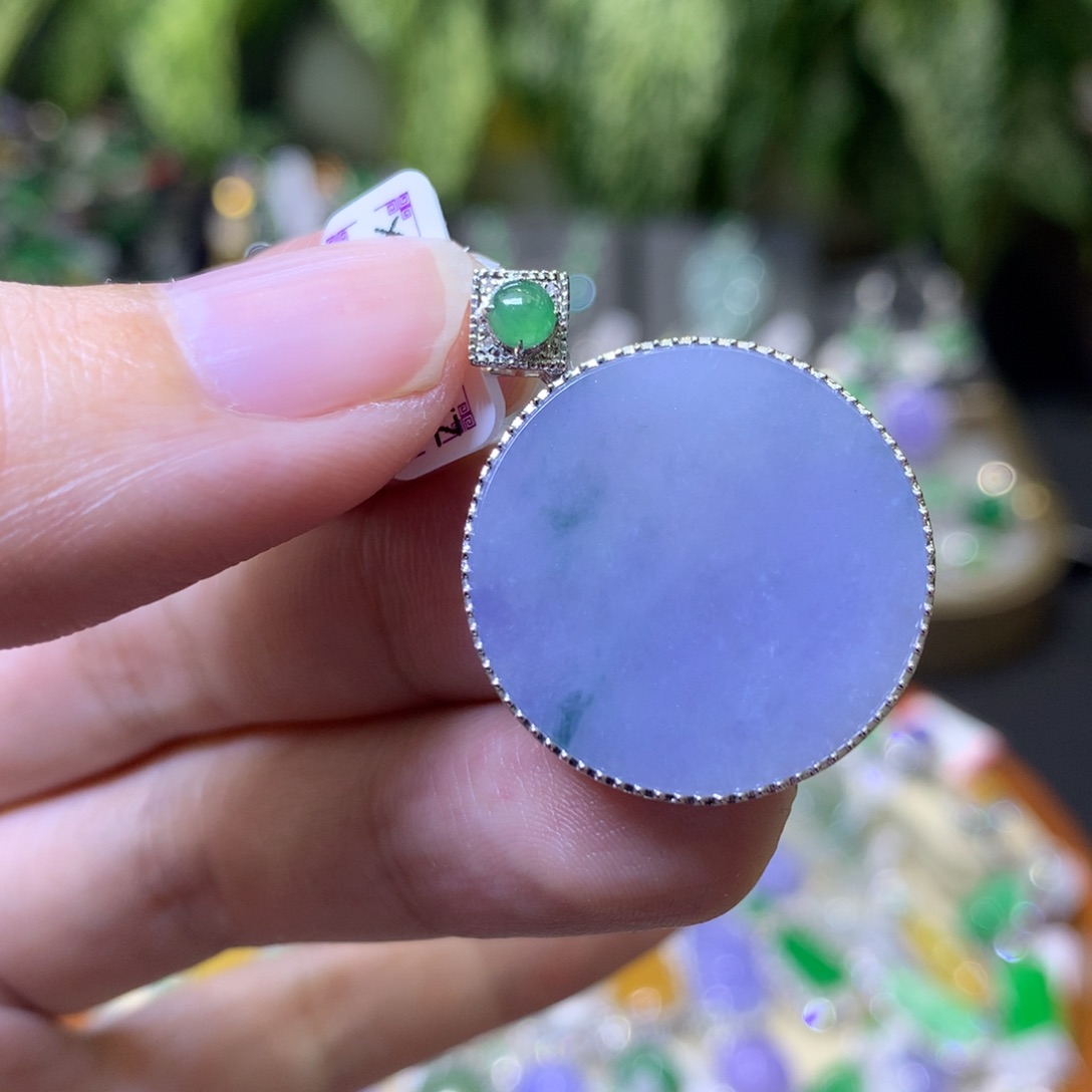 颈饰18K金镶嵌翡翠