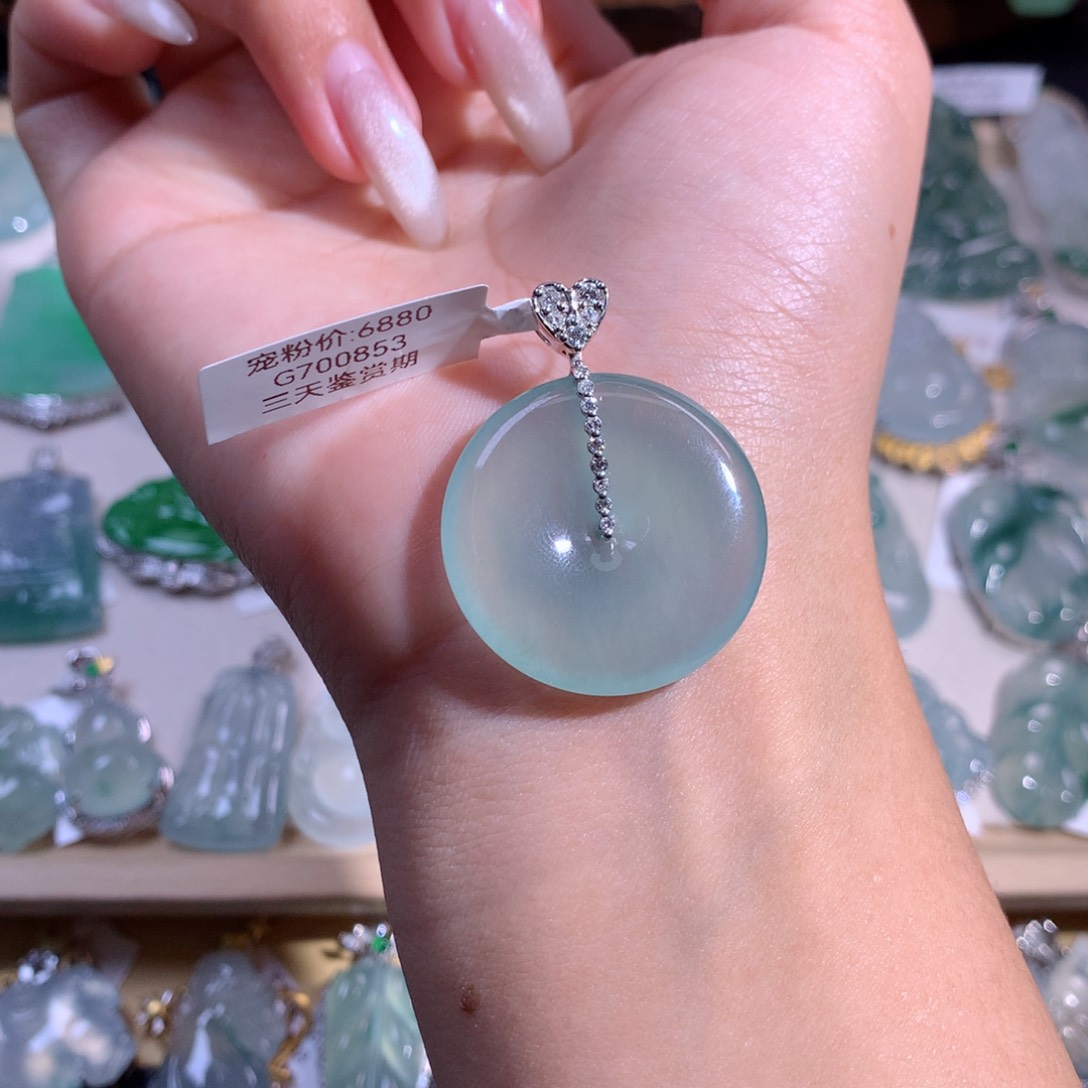 翡翠吊坠(不含链)18K金镶嵌