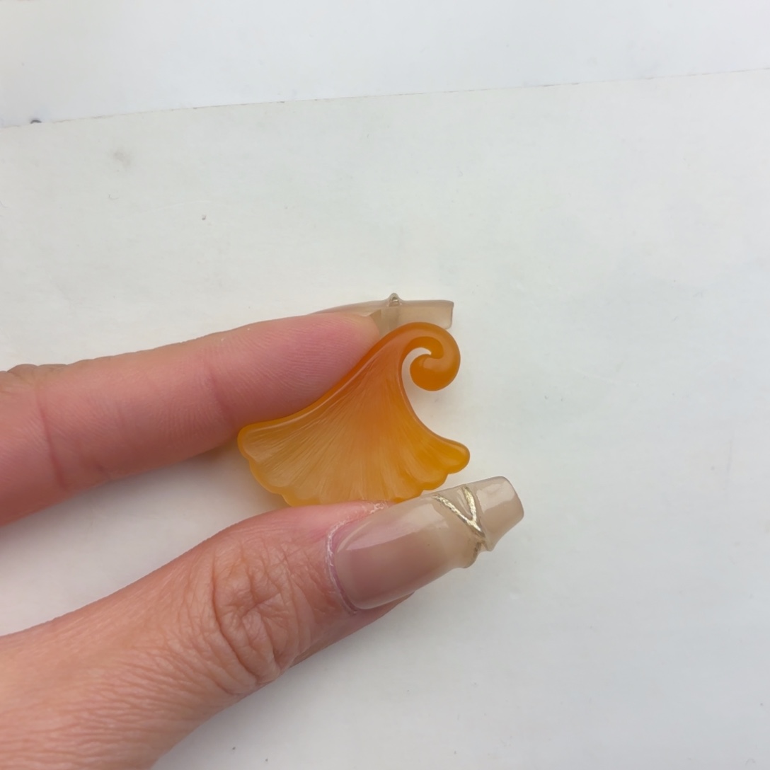 酷***的石英质玉未镶嵌黄蜡石挂件