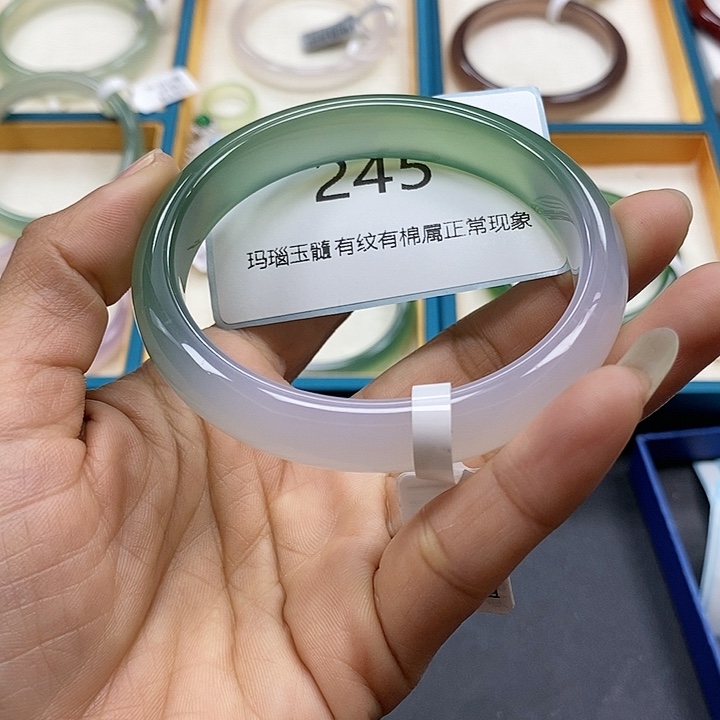 玛瑙/玉髓手镯未镶嵌