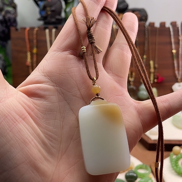 颈饰未镶嵌和田玉