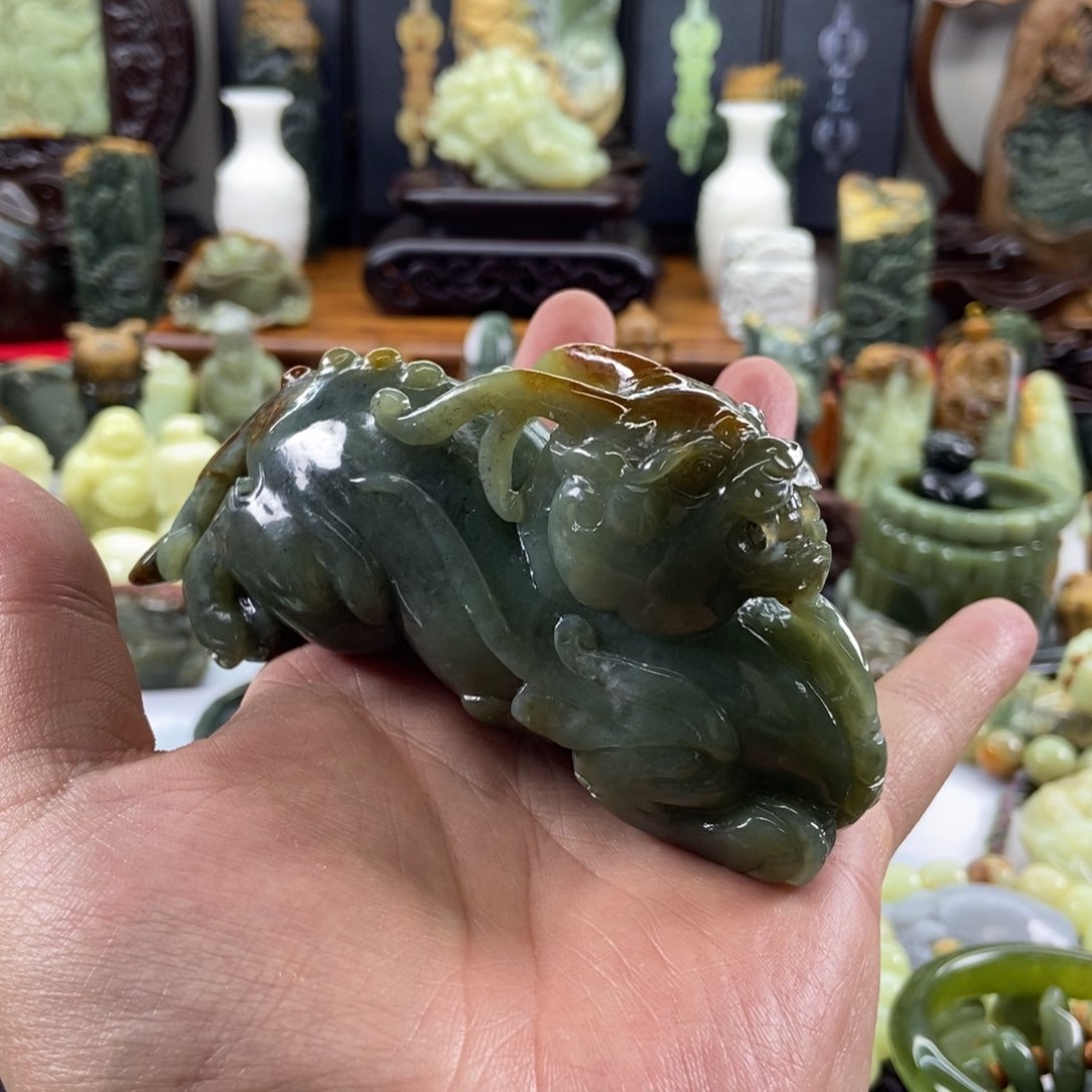 玉***生岫岩河磨玉（透闪石质玉）未镶嵌摆件