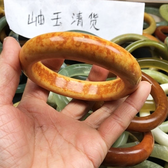 蛇纹石玉手镯未镶嵌小*?