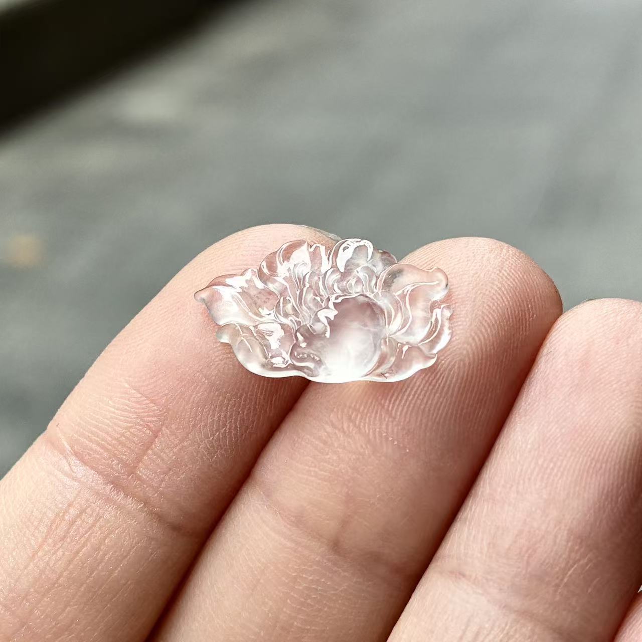 天然a货缅甸翡翠自然光尺寸10.9/17.9/3.0玻璃种花吊坠，白皙透亮