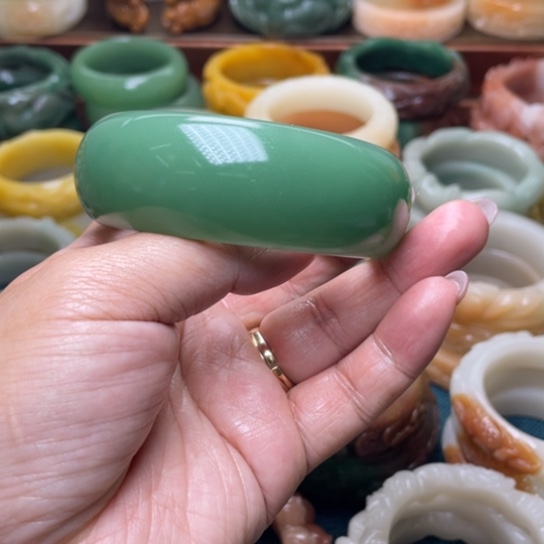 【闪购商品】石英质玉手镯未镶嵌