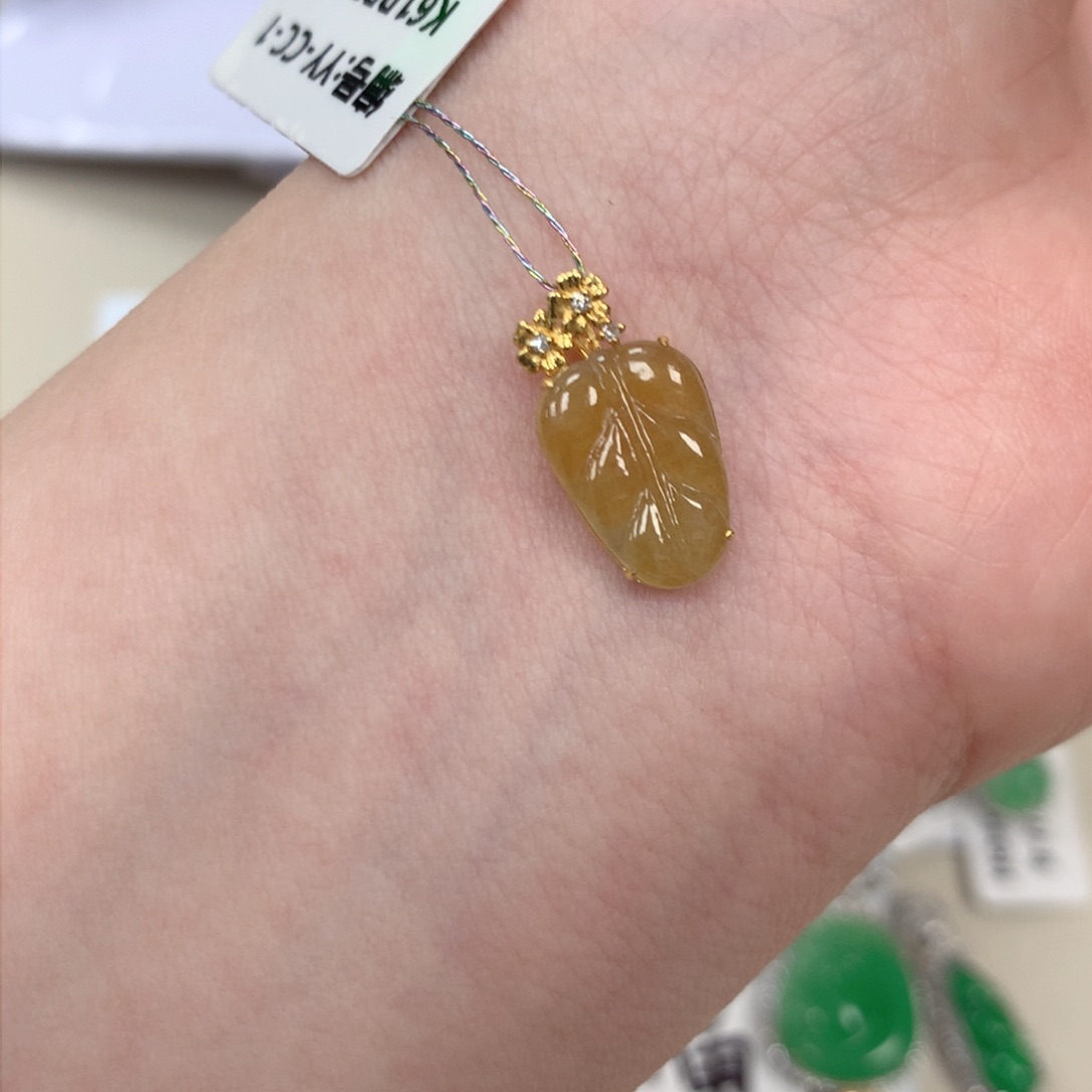 翡翠颈饰18K金镶嵌叶子
