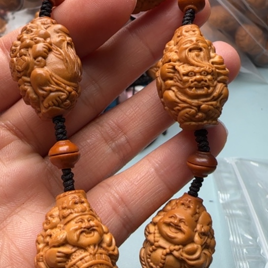 橄榄核手串雕刻工艺