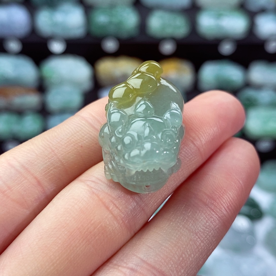 翡翠颈饰未镶嵌天然