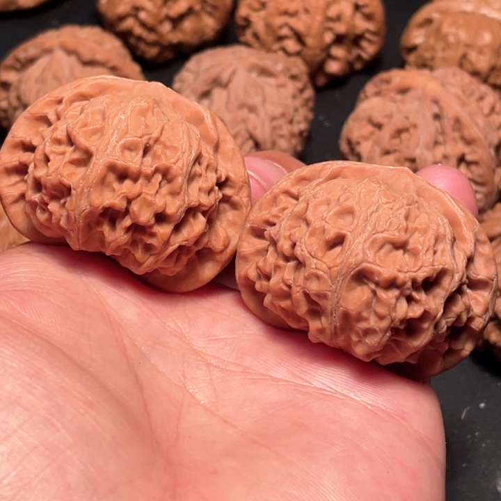 核桃不****的44尺寸大官帽