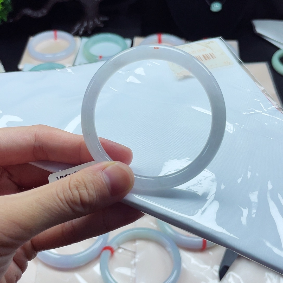 未镶嵌手镯翡翠天然翡翠手镯