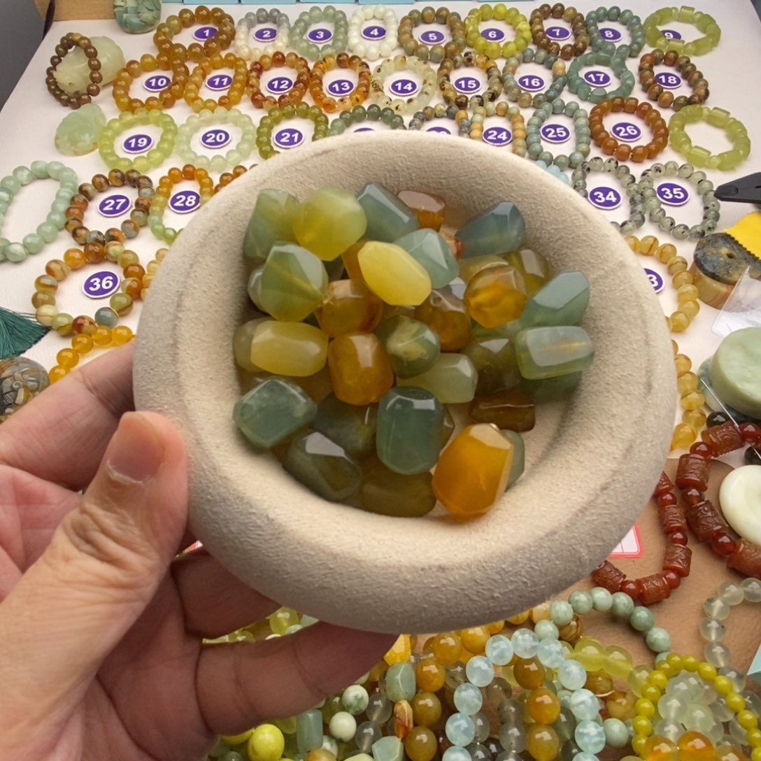 @***鑫蛇纹石玉未镶嵌手串