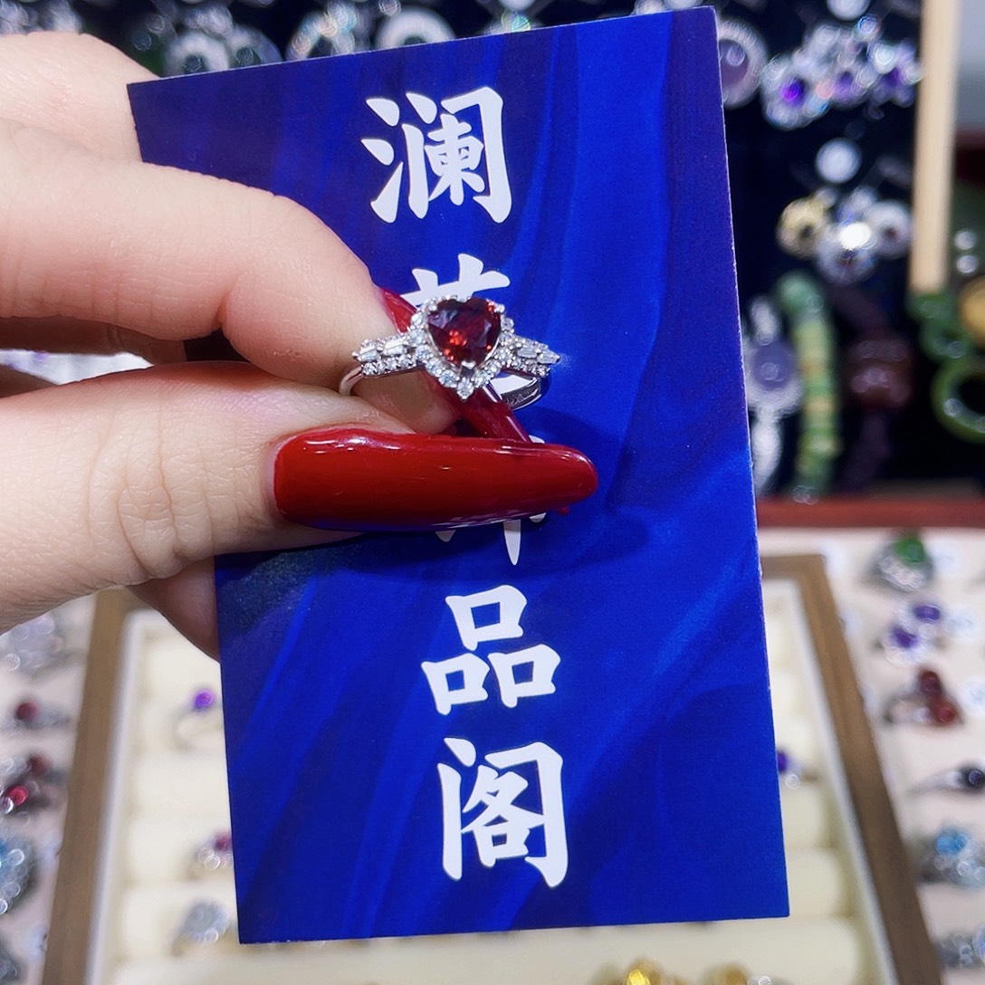 罗***克戒指石榴石银S925镶嵌戒指