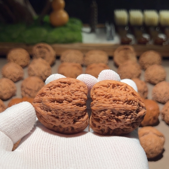 文玩核桃把件养***惯虎头王