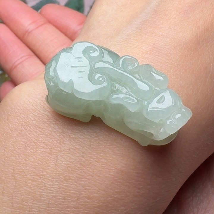 翡翠未镶嵌颈饰貔貅