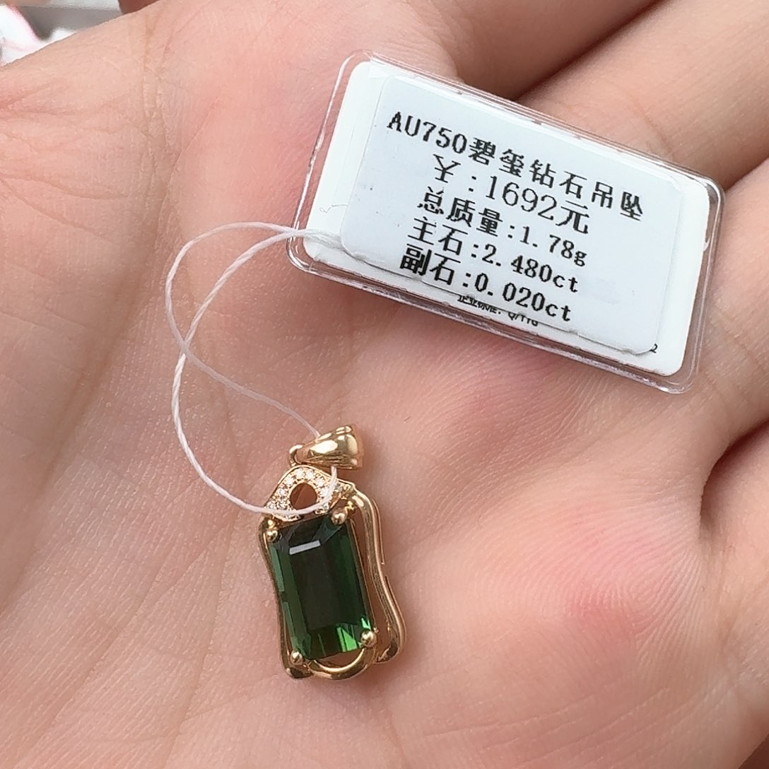 钻石颈饰18K金镶嵌f****?（钻石吊坠）