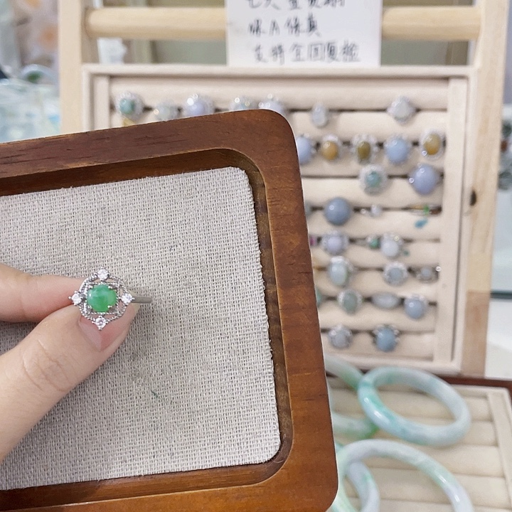 翡翠未镶嵌颈饰天然翡翠Ａ货