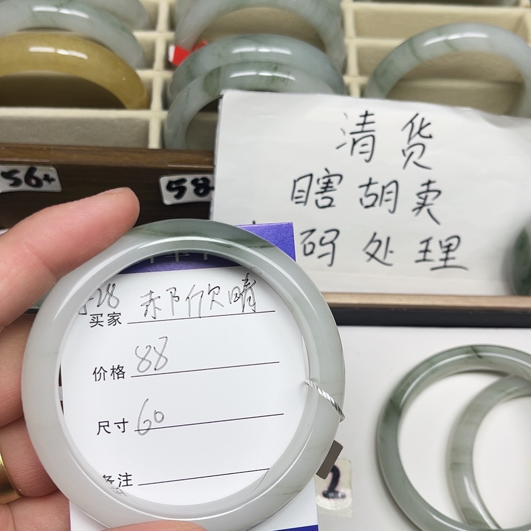 未镶嵌手镯石英质玉
