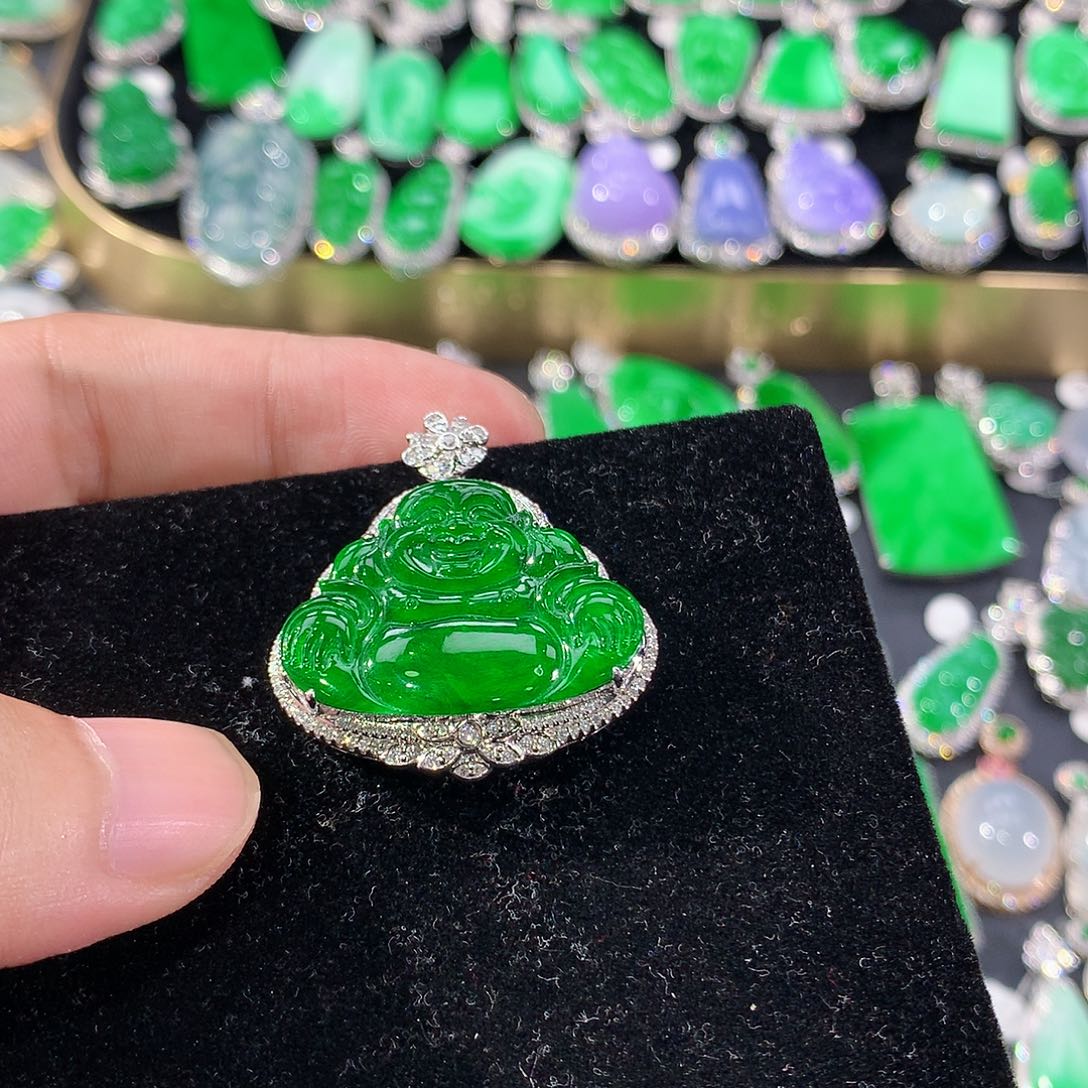 翡翠18K金镶嵌颈饰