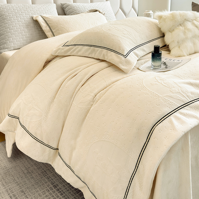 镜中铃兰 加厚雕花牛奶绒四件套双面加绒纯色轻奢高档绒被套