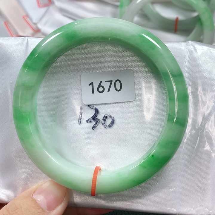 翡翠手镯未镶嵌天然翡翠手镯60