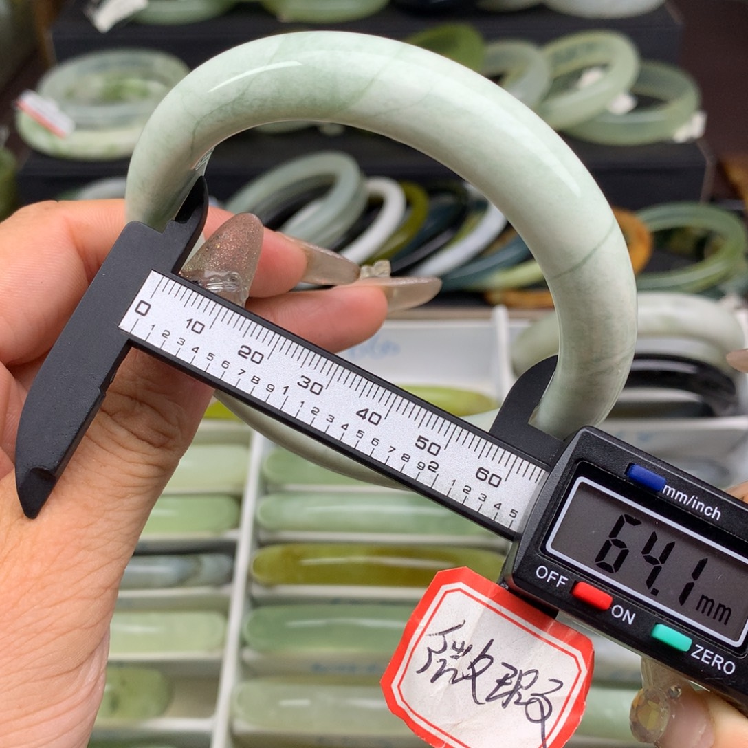 未镶嵌蛇纹石玉手镯660