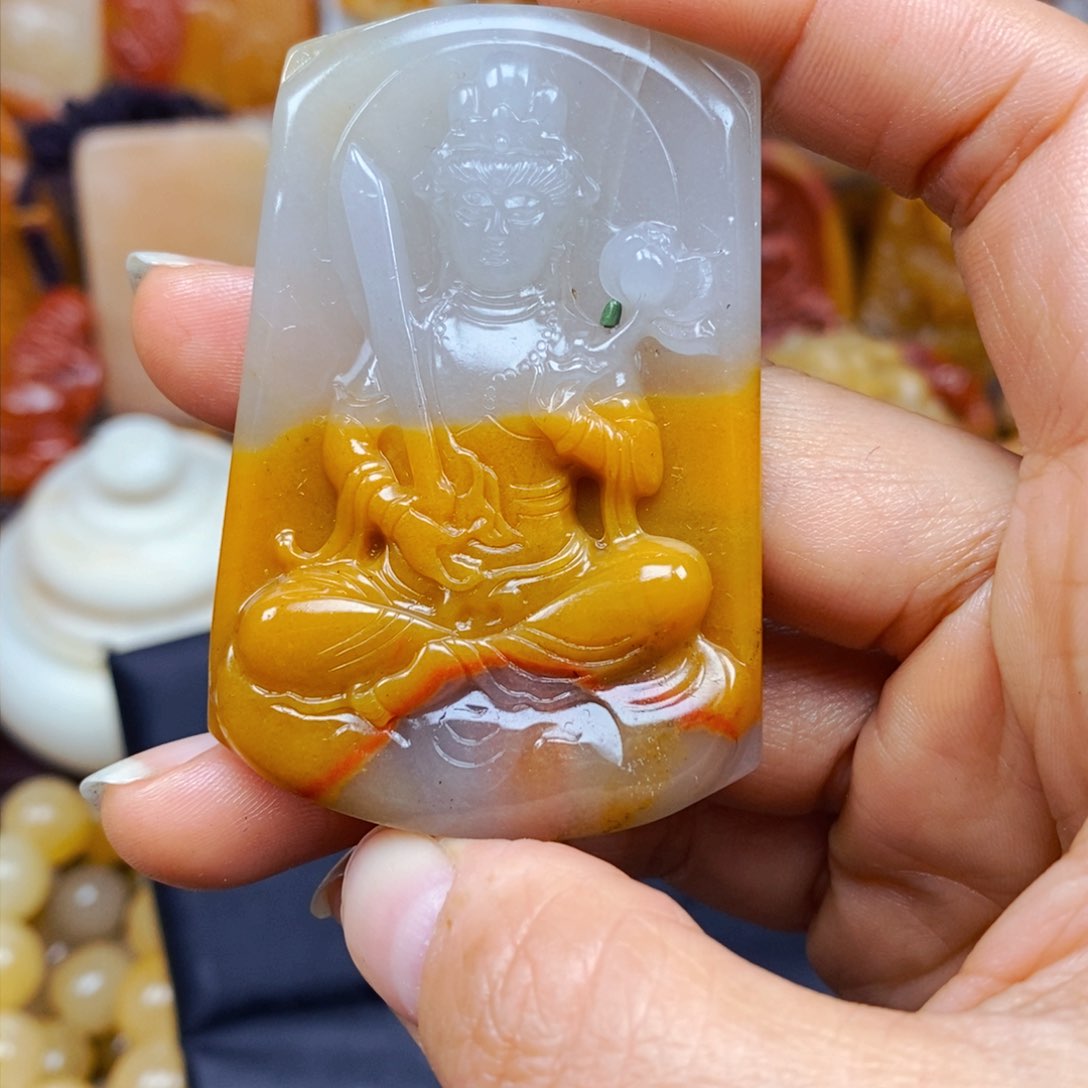 石英质玉（黄龙玉）颈饰未镶嵌