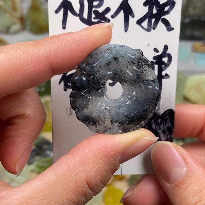 蛇纹石玉颈饰未镶嵌