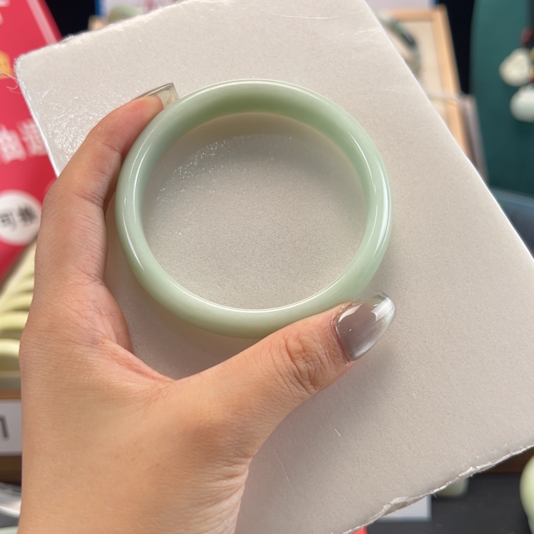 蓝田玉（蛇纹石化大理石玉）手镯未镶嵌?