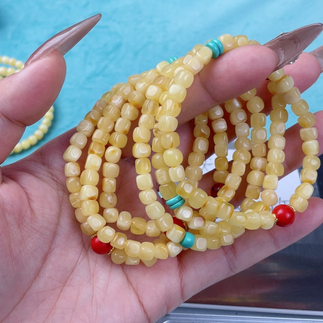 蜜蜡裸石未镶嵌多样性发其中一个