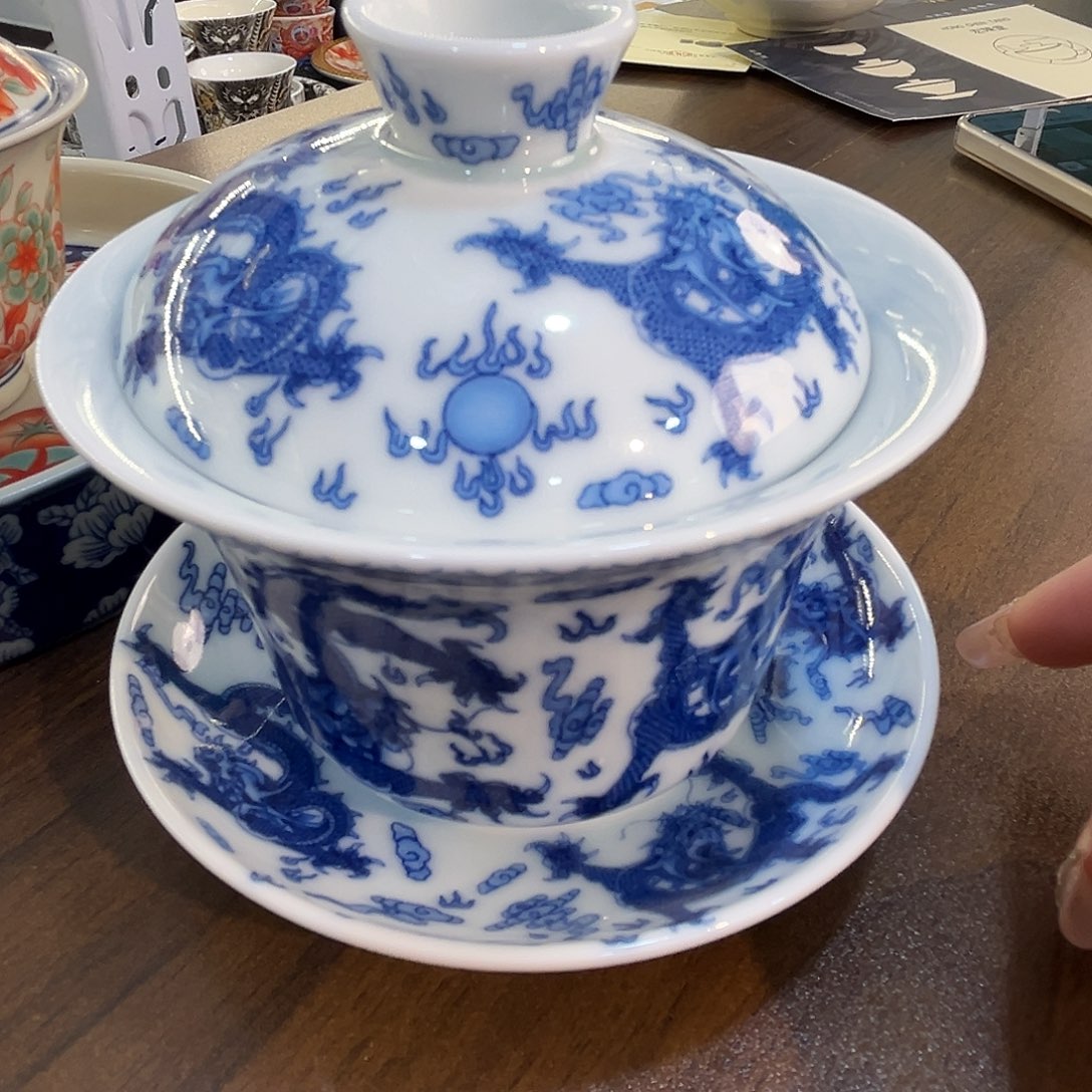 这些盖碗很漂亮我很喜欢！！！