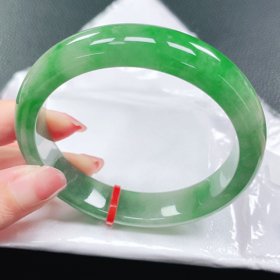 翡翠手镯未镶嵌59圈