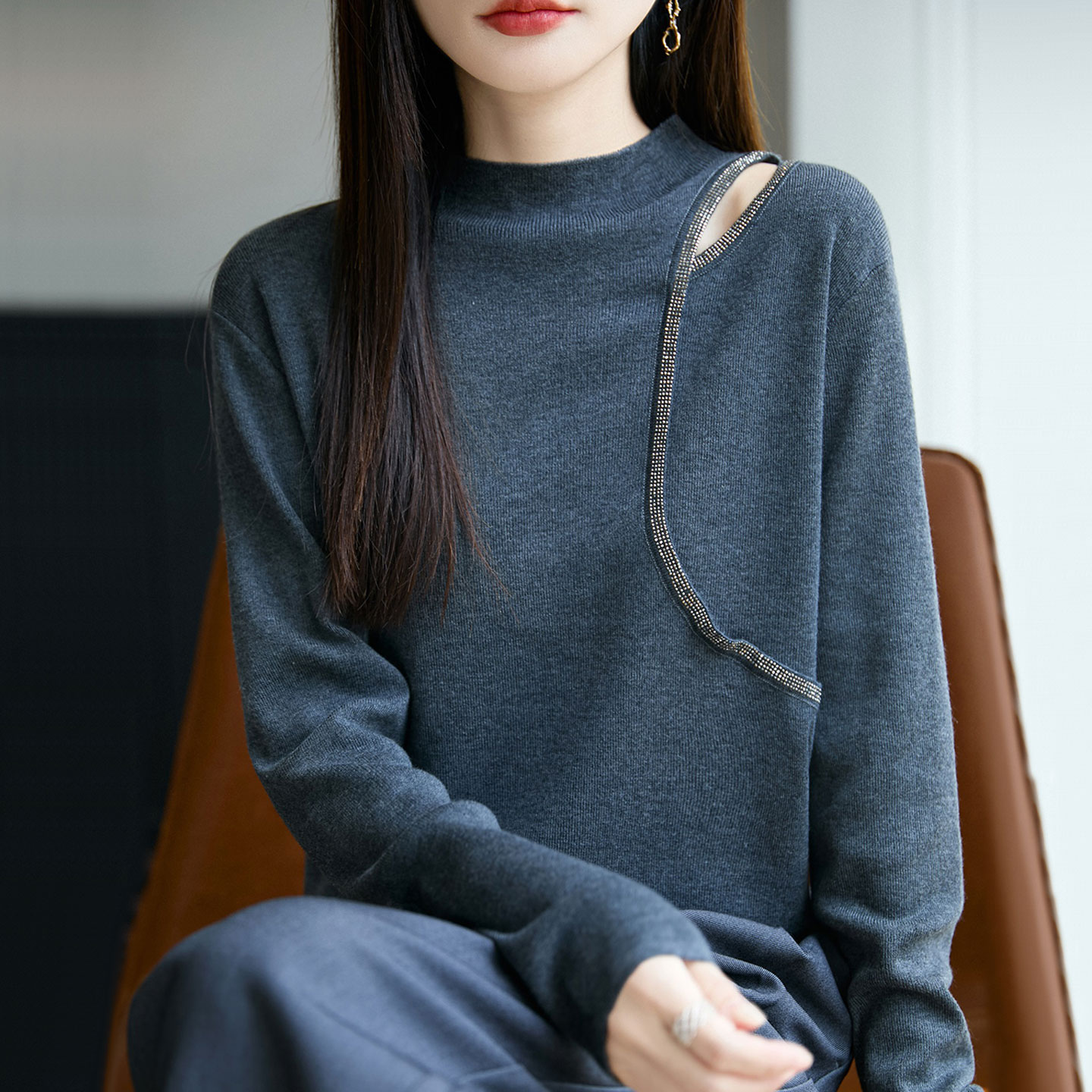 半高领镂空烫钻羊毛衫女秋季薄款纯色时尚百搭显瘦针织毛衣打底衫