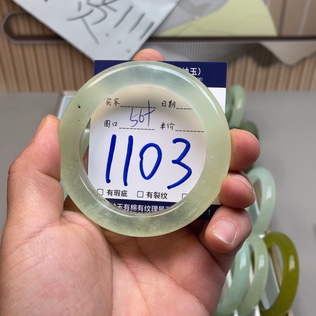 岫玉手镯手镯未镶嵌