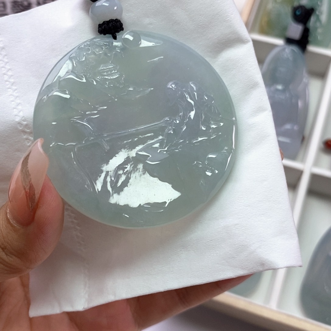 翡翠挂件未镶嵌翡翠