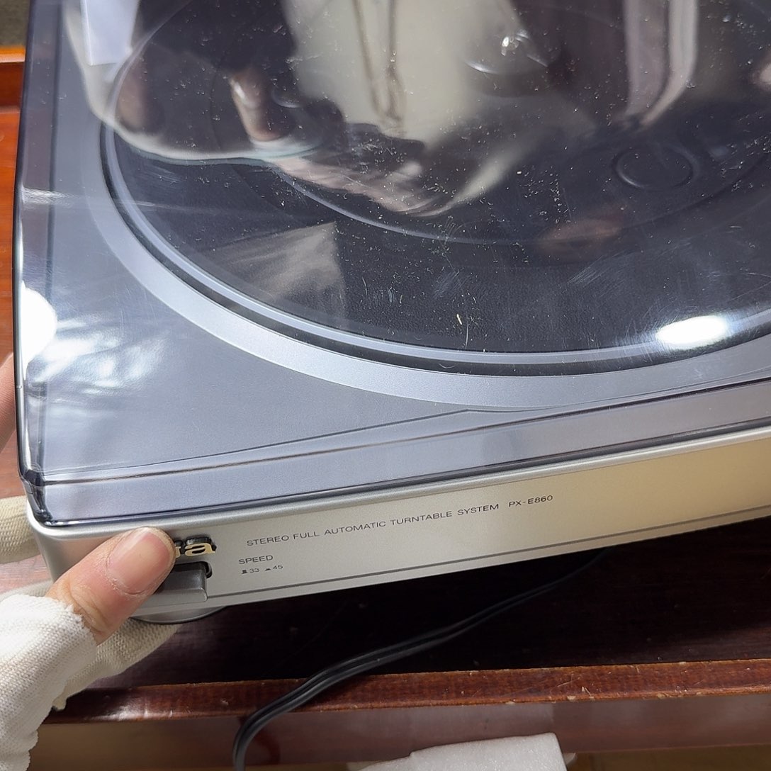 T***黎中古商品，瑕疵品，不保好坏。338