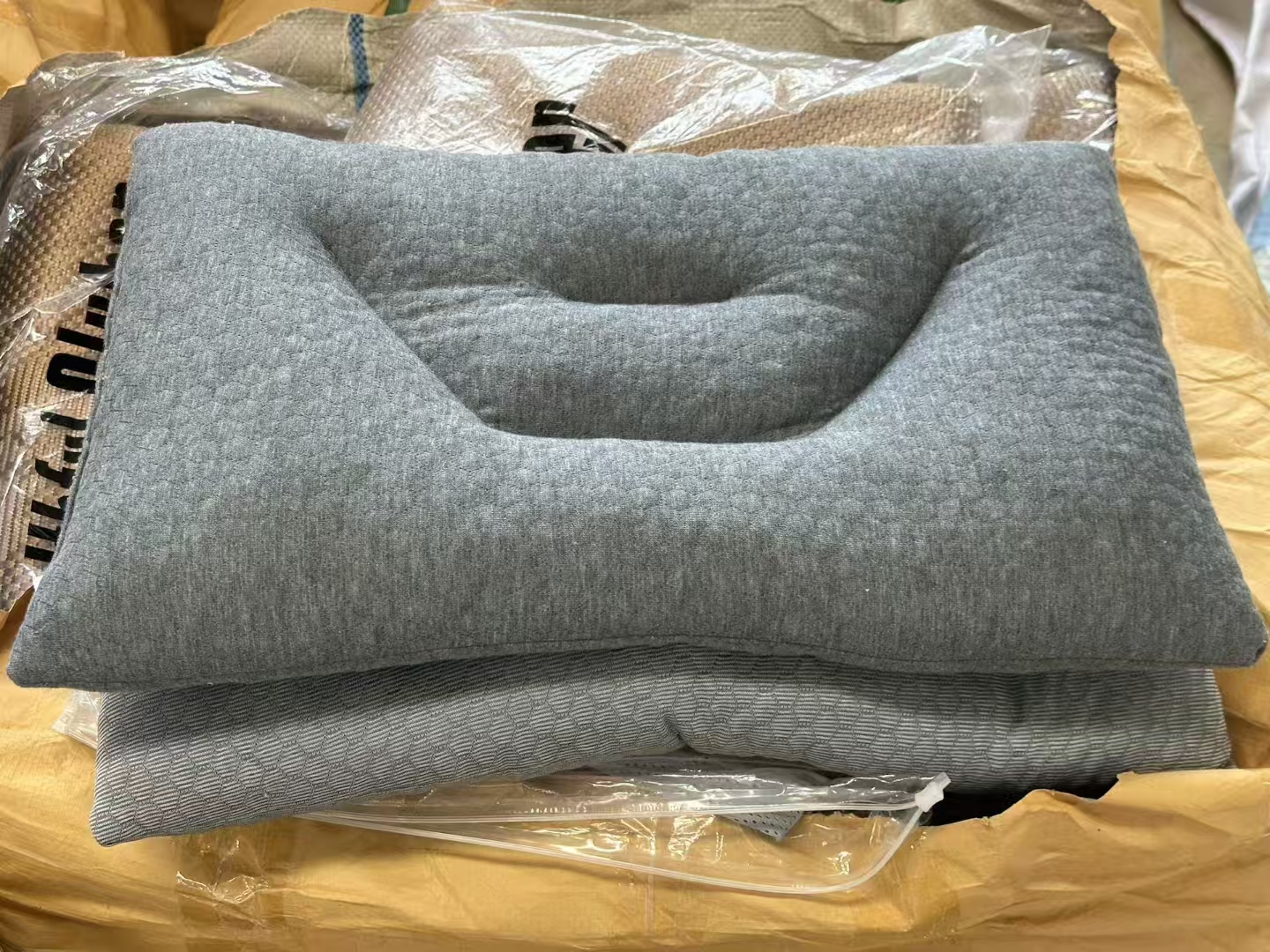 福利乳胶枕一个