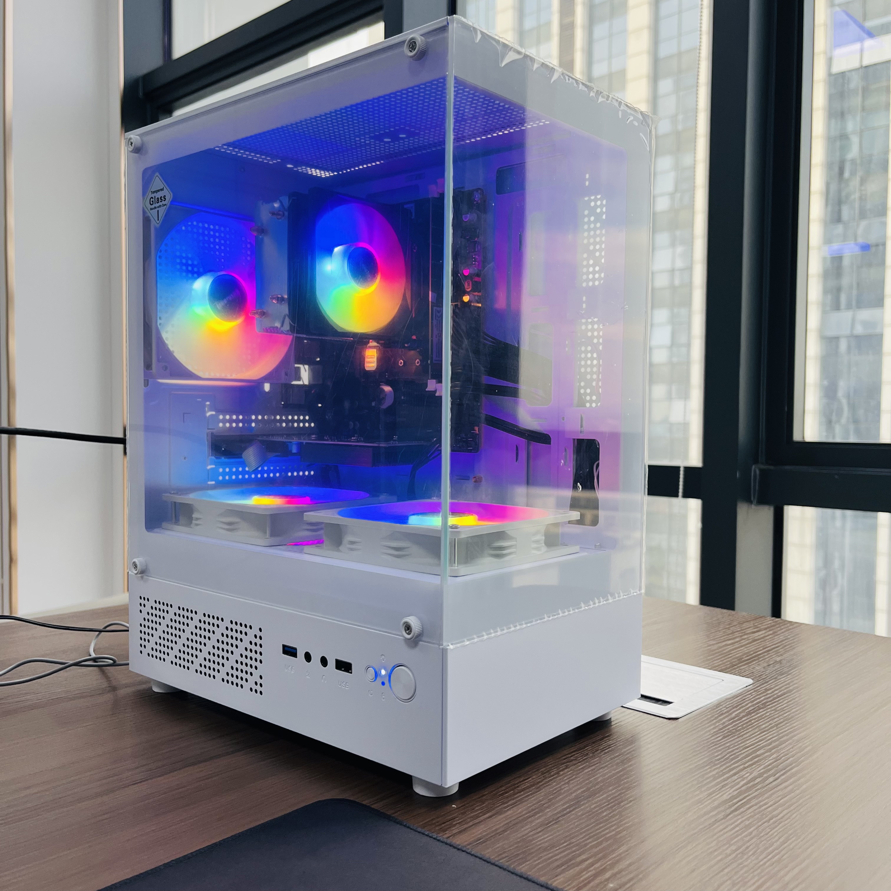 工作站99新公司海景房老板电脑发光单主机无显示器白色办公设计