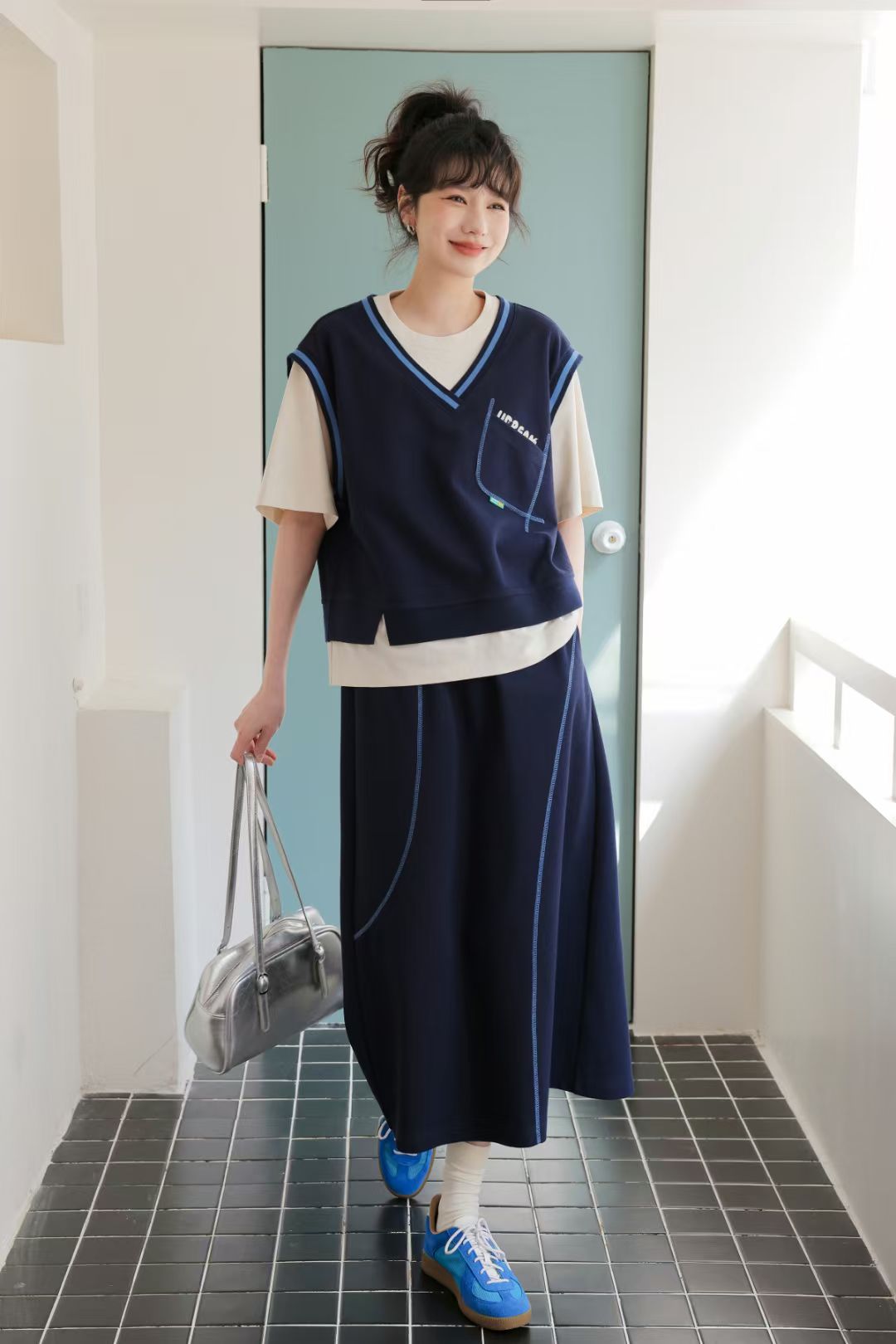 宽松型女性拼接T恤洋气短袖常规款运动套装圆领学生